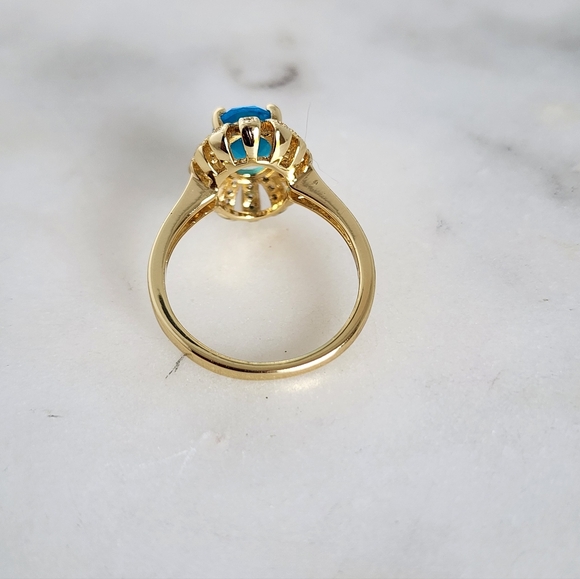 Elegant Gold and Blue Gemstone Ring - Picture 3 of 8